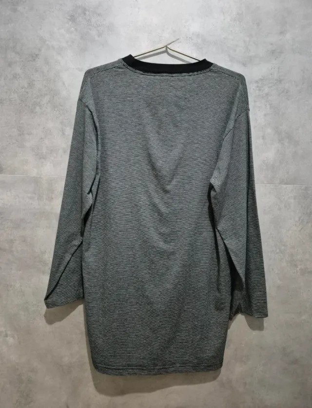 Camiseta Impetus de rayas grises y negras