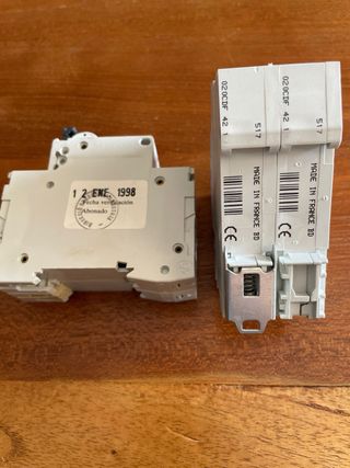 Lote 2 magnetos Merlin Gerin y Hager