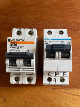 Lote 2 magnetos Merlin Gerin y Hager