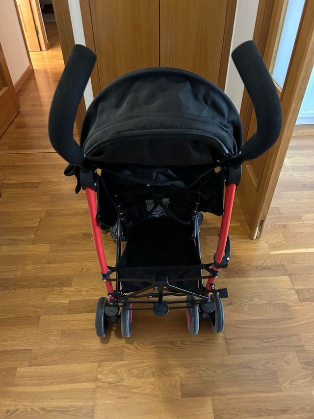 Silla de paseo Chicco negra y roja