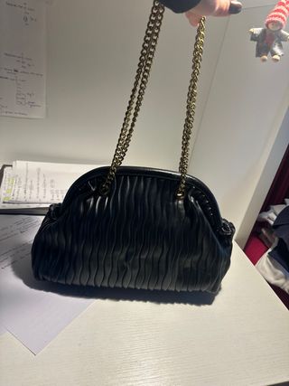 Borsa nera con catena