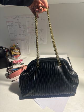 Borsa nera con catena