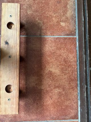 Colgador de madera con 3 pomos