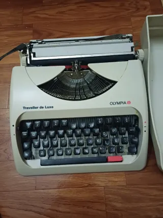 Máquina de escribir Olympia Traveller de Luxe