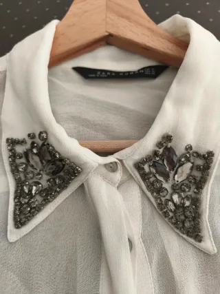 Camisa Zara cuello pedrería