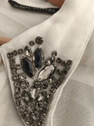 Camisa Zara cuello pedrería