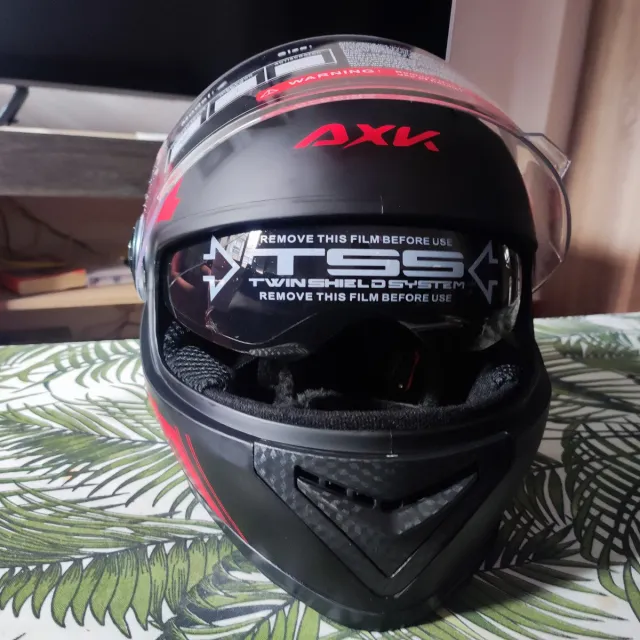 Casco de moto AXK negro con visor TSS