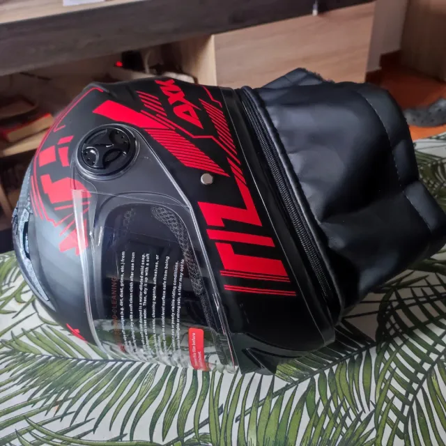 Casco de moto AXK negro con visor TSS