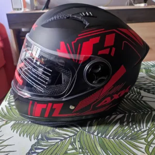 Casco de moto AXK negro con visor TSS