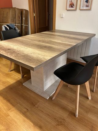 Mesa de comedor moderna