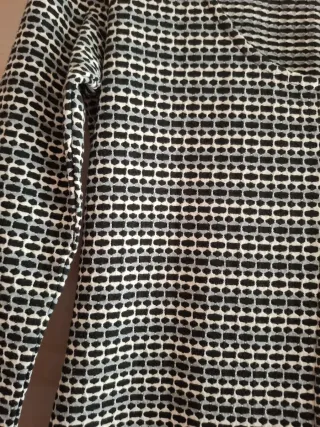 Vestido estampado blanco y negro. Elástico 