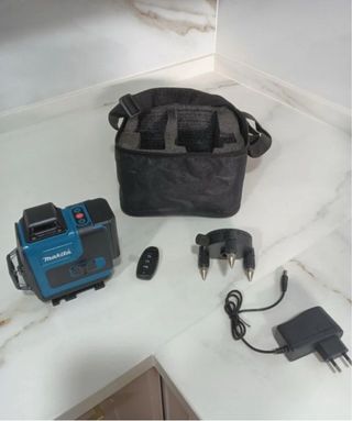 Nivel Láser Makita + Accesorios