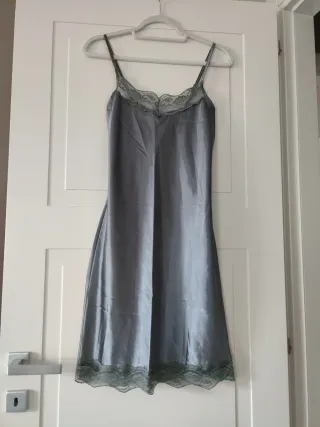 Camicia da notte grigia con pizzo