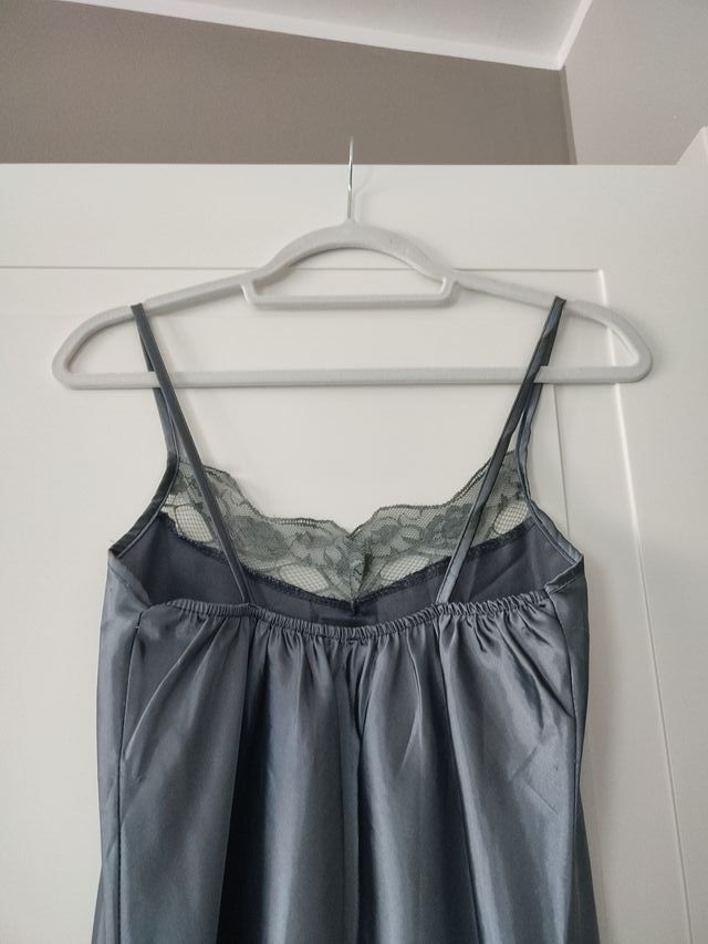 Camicia da notte grigia con pizzo