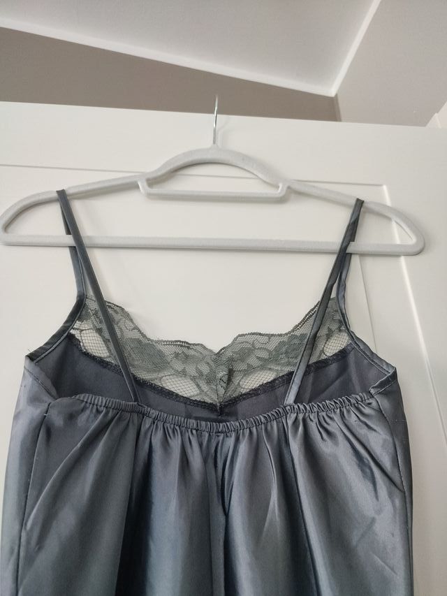 Camicia da notte grigia con pizzo