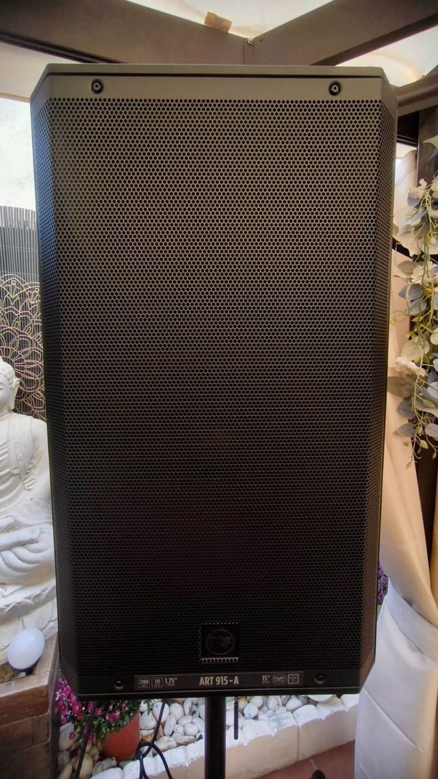 ALQUILER equipo sonido RCF + luces LED - MADRID