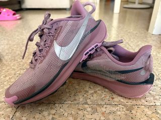 Zapatillas Fila Niña Blancas y Beige
talla 32/33