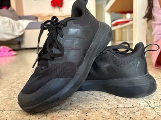 Zapatillas Fila Niña Blancas y Beige
talla 32/33