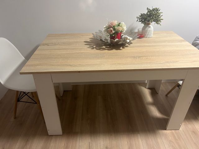 Mesa de comedor moderna madera y blanco
