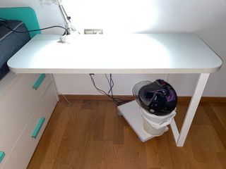 Dormitorio juvenil blanco y turquesa