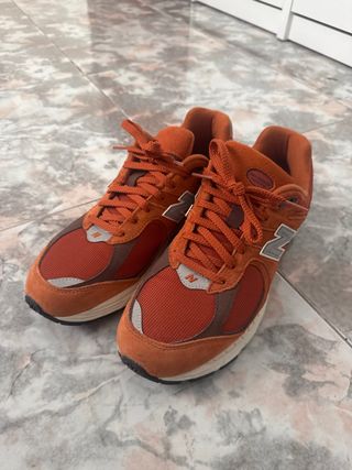 Zapatillas New Balance 2002R Marrón/Naranja