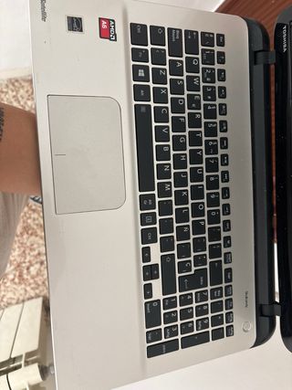 Portátil Toshiba AMD A6 Plata