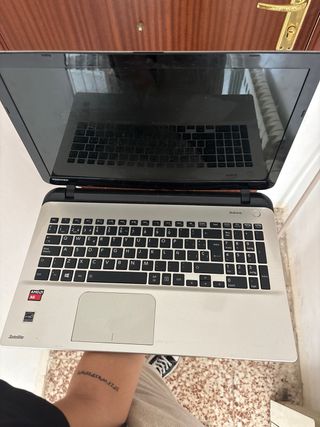 Portátil Toshiba AMD A6 Plata