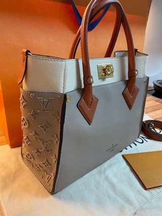 Louis Vuitton On My Side M53825