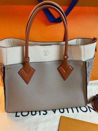Louis Vuitton On My Side M53825