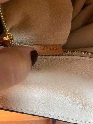 Louis Vuitton On My Side M53825