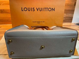 Louis Vuitton On My Side M53825