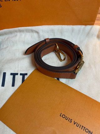 Louis Vuitton On My Side M53825