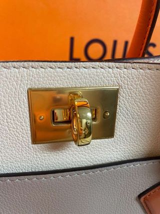 Louis Vuitton On My Side M53825