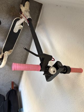 Patinete Xiaomi (Eléctrico)
con su cargador