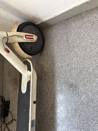Patinete Xiaomi (Eléctrico)
con su cargador