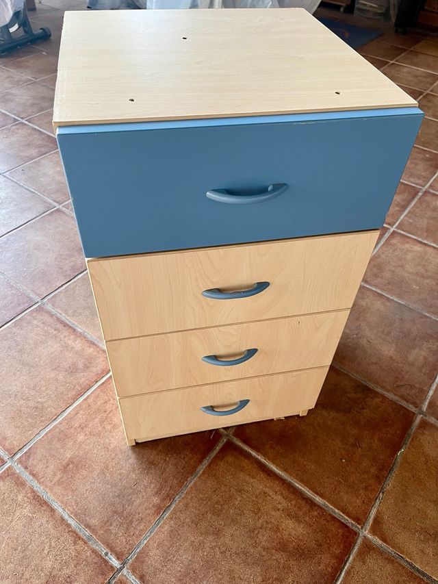 Mesita de noche 4 cajones