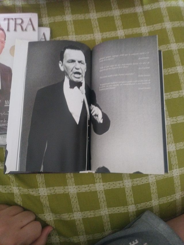 Lote 3 Libros y 6 CDs de Frank Sinatra (Español)