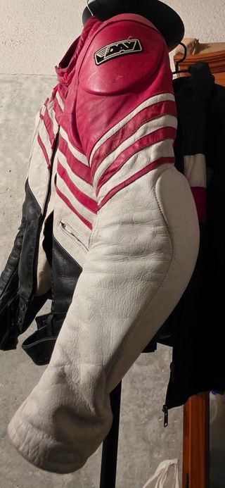 Cazadora de cuero moto con protecciones