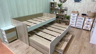 Cama nido con cajones madera y blanco