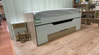 Cama nido con cajones madera y blanco