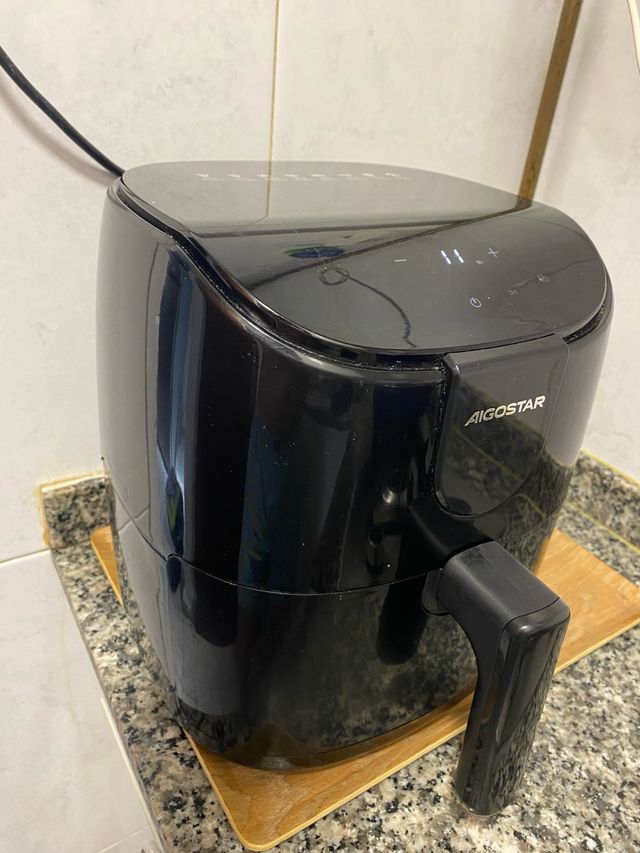 Freidora de aire Aigostar negra