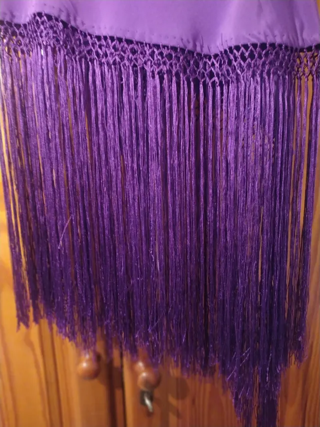 Mantoncillo bordado flores flecos