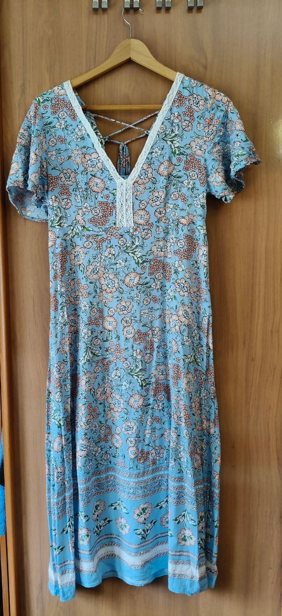 Vestido floral azul pastel