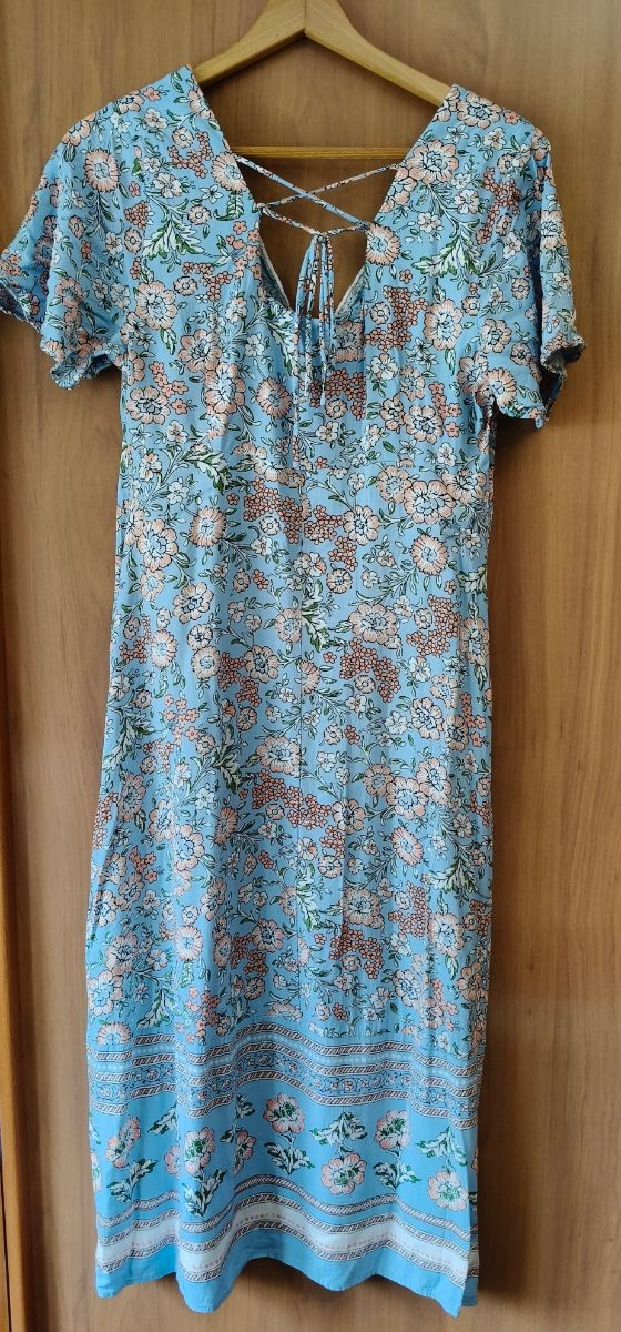 Vestido floral azul pastel