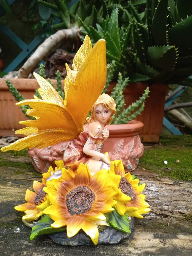 Fata con girasoli decorativa LES alpes scatola ori