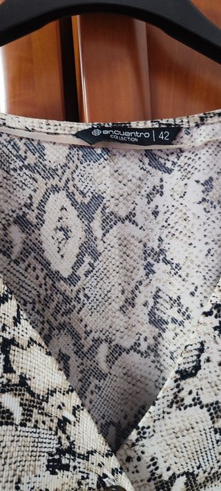 Blusa, pone talla M pero es grande como una 42/44