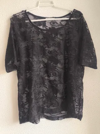 Camiseta encaje negra. 
