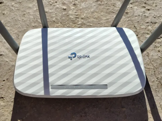 Router TP-Link Blanco con Antenas