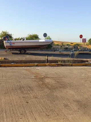Barco Polinautica con remolque
