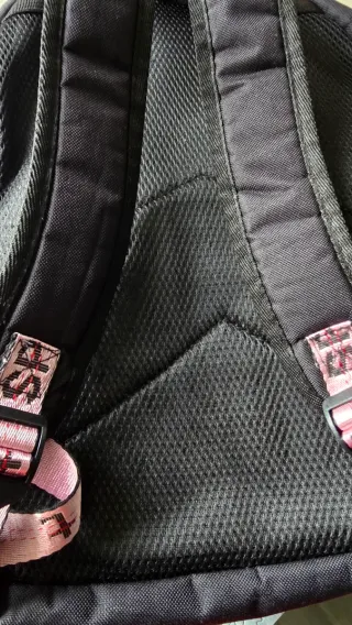 Mochila BTS Negra con Llavero Rosa